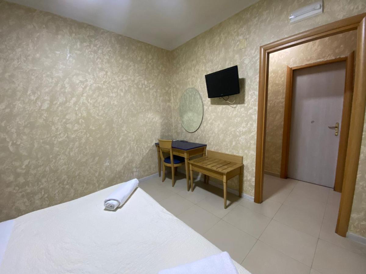 Hotel La Pace Naples Luaran gambar