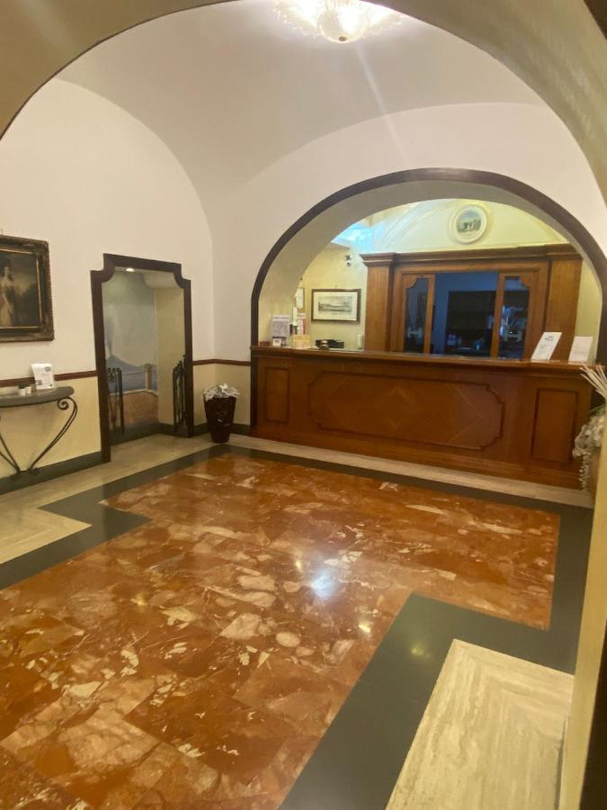 Hotel La Pace Naples Luaran gambar