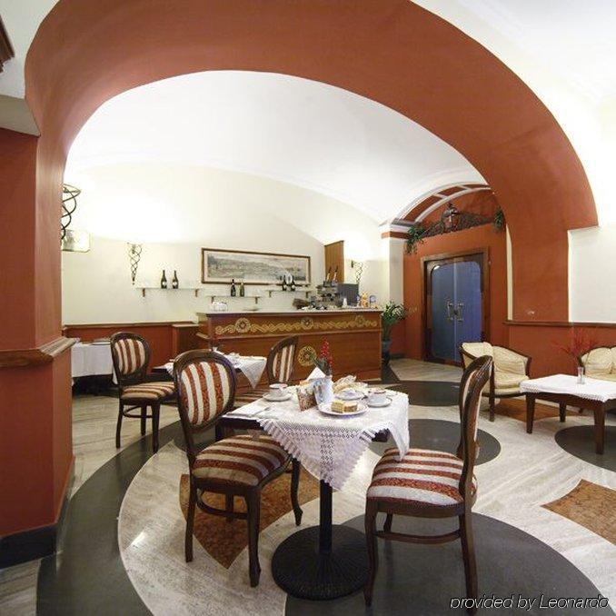 Hotel La Pace Naples Restoran gambar