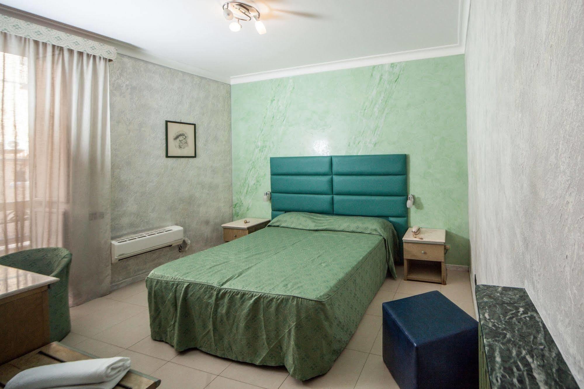Hotel La Pace Naples Luaran gambar