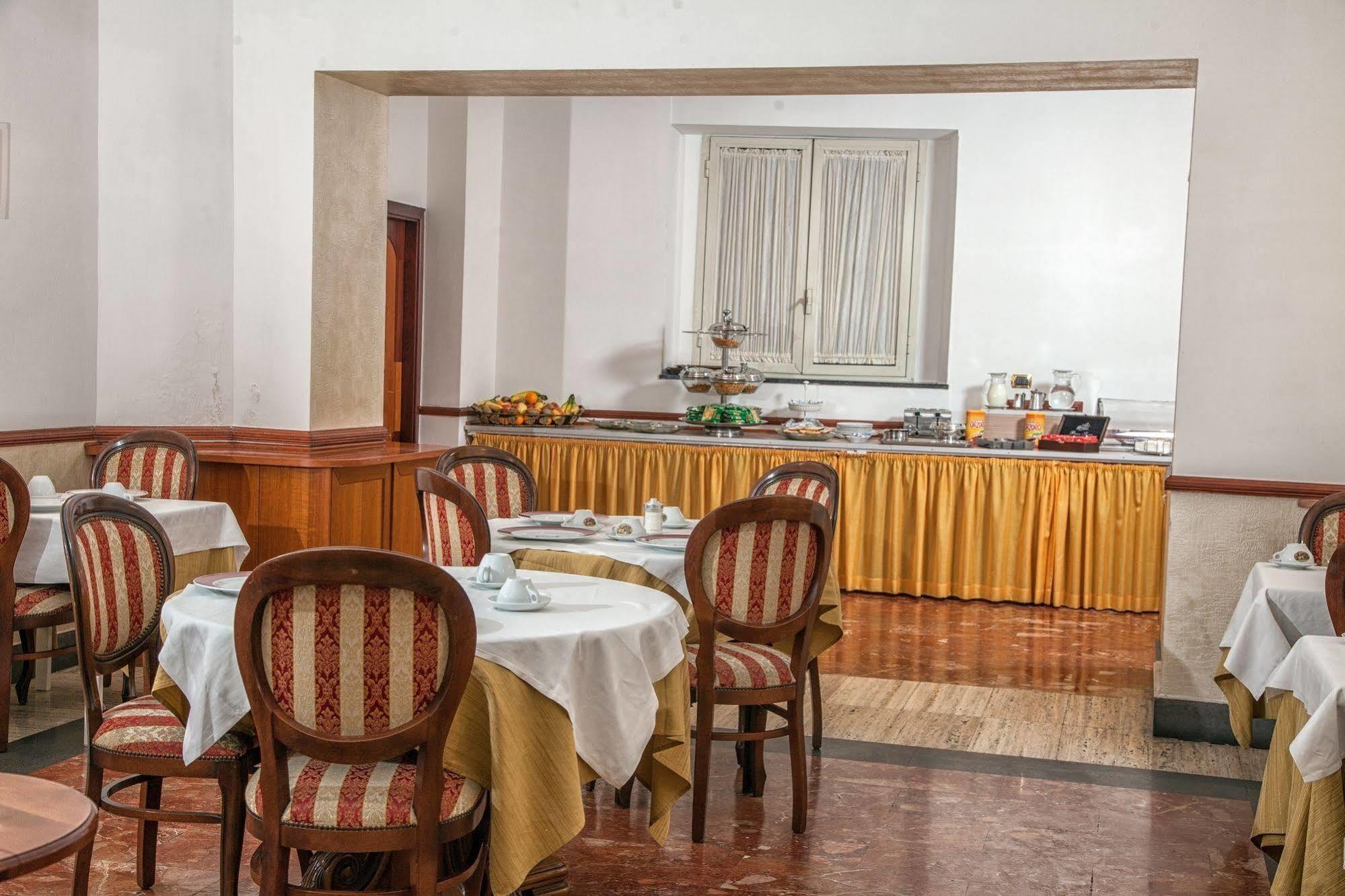 Hotel La Pace Naples Luaran gambar